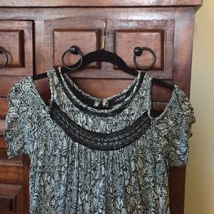 LUCKY BRAND💫🍀⚡️Short sleeved cold shoulder shirt